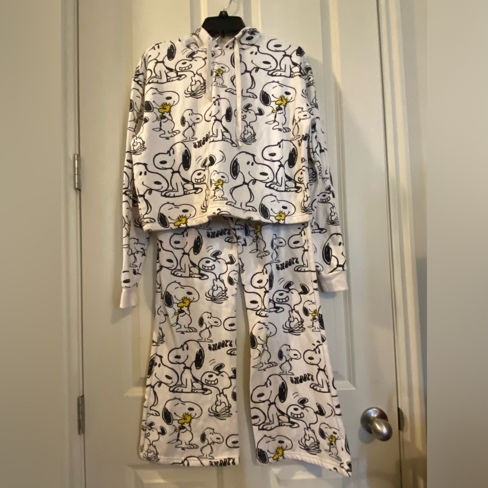 NWOT Snoopy womens Pajamas - White